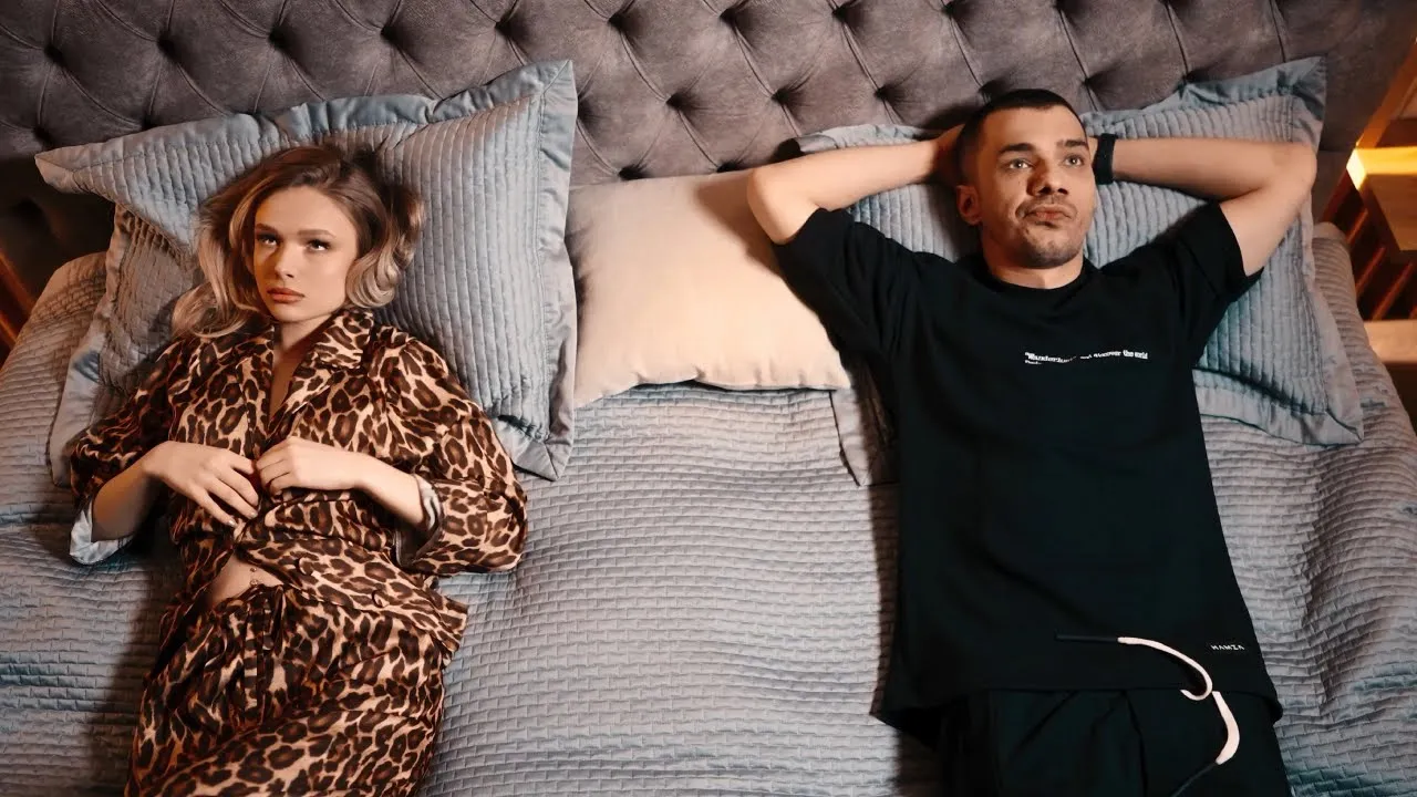 Vescan x Eva Timush - Colegi de apartament